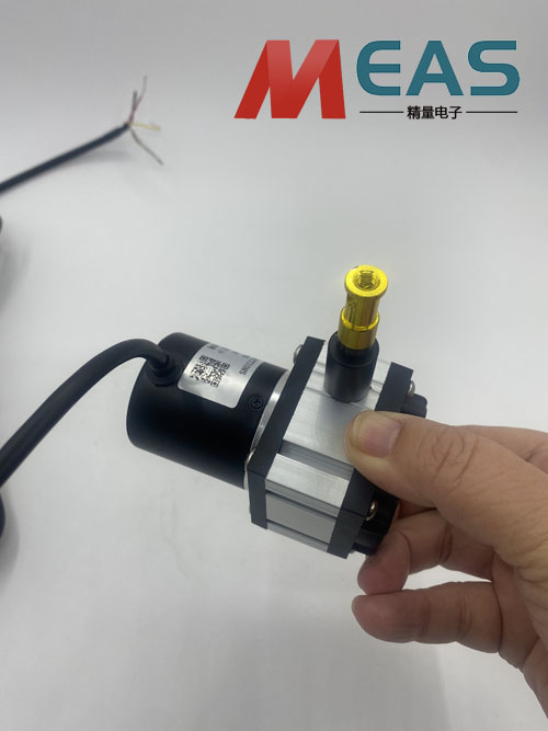 拉線位移編碼器維護和校準也是確保長期穩(wěn)定的關鍵